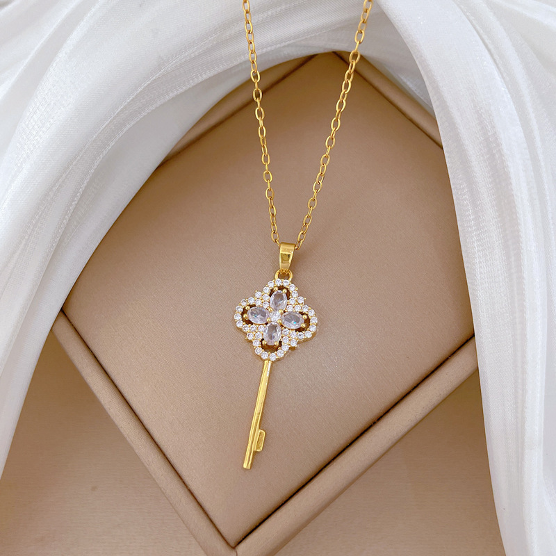 Lucky Grass Full Diamond Necklace Titanium Steel Collarbone Chain_voghion.com