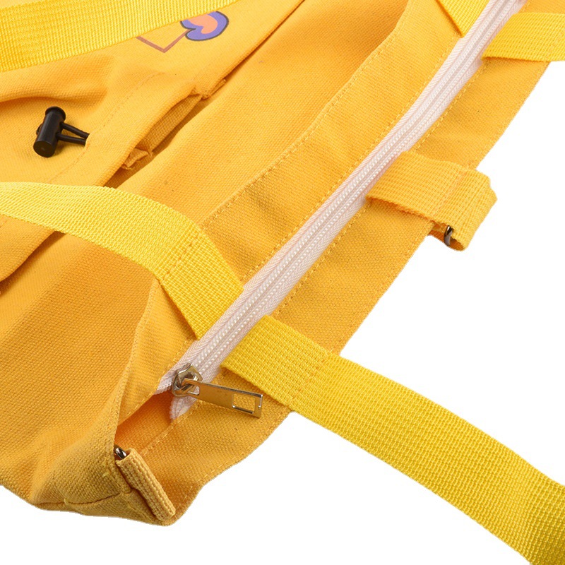 Los fabricantes de Dongguan suministran bolsas de compras modernas, bolsas de lona, bolsos de hombro estilo coreano, y pueden imprimir logotipos para almacenamiento.