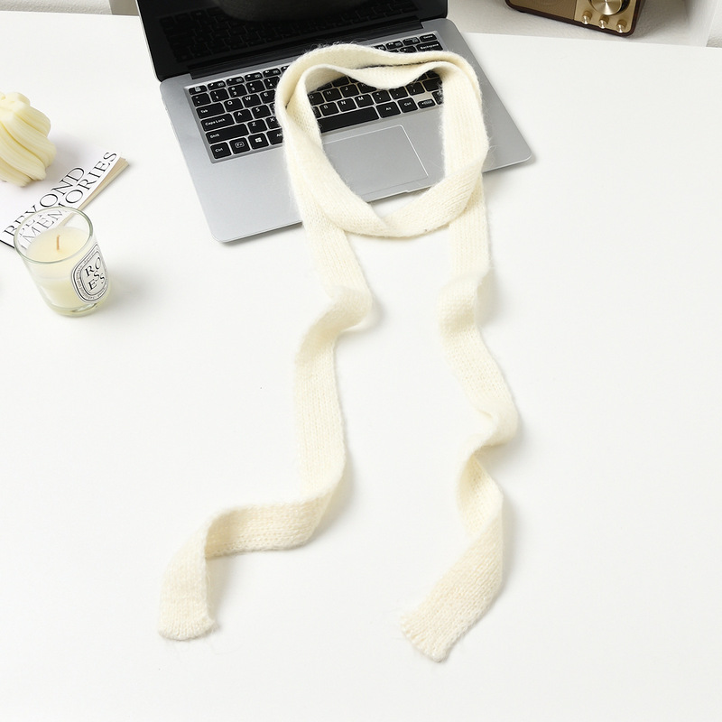 ニットの小さい大衆の設計の長いストリップの狭い版のマフラーの女性の秋冬y 2kの新型のファッションの毛糸の百合の装飾の小さいマフラー|undefined