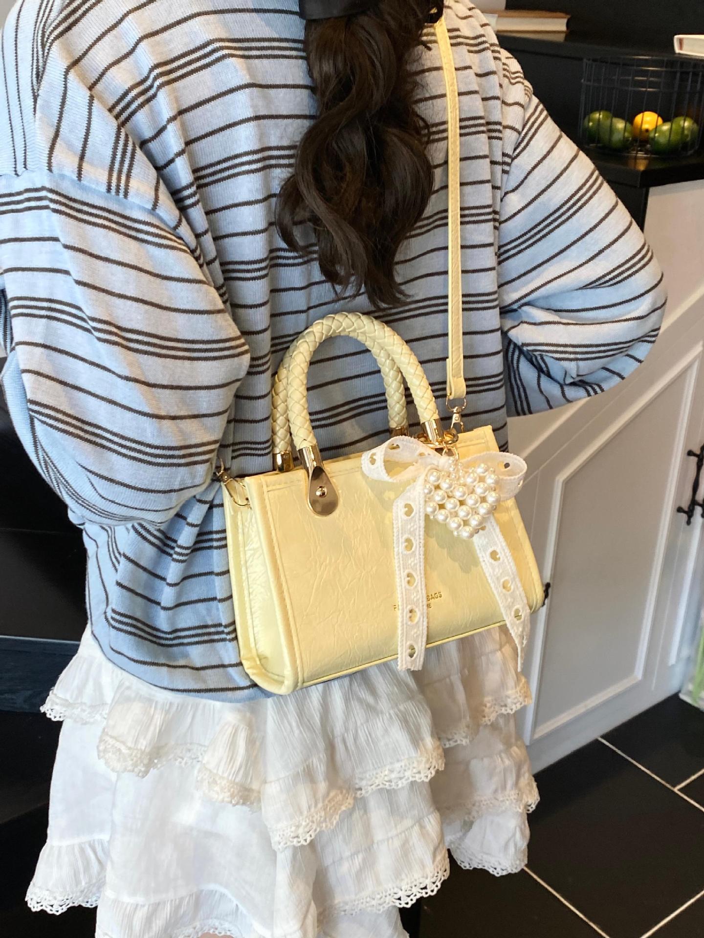 Bolso cuadrado pequeño portátil más vendido transfronterizo para mujer 2025 nuevo bolso de hombro de moda de nicho bolso de mensajero de alta gama