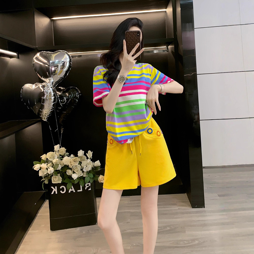 Youthful and Energetic Casual Sports Suit for Women in Summer, Slim Stripesd Short-Sleeved T-Shirt, Yellow Shorts Two-Piece Set
