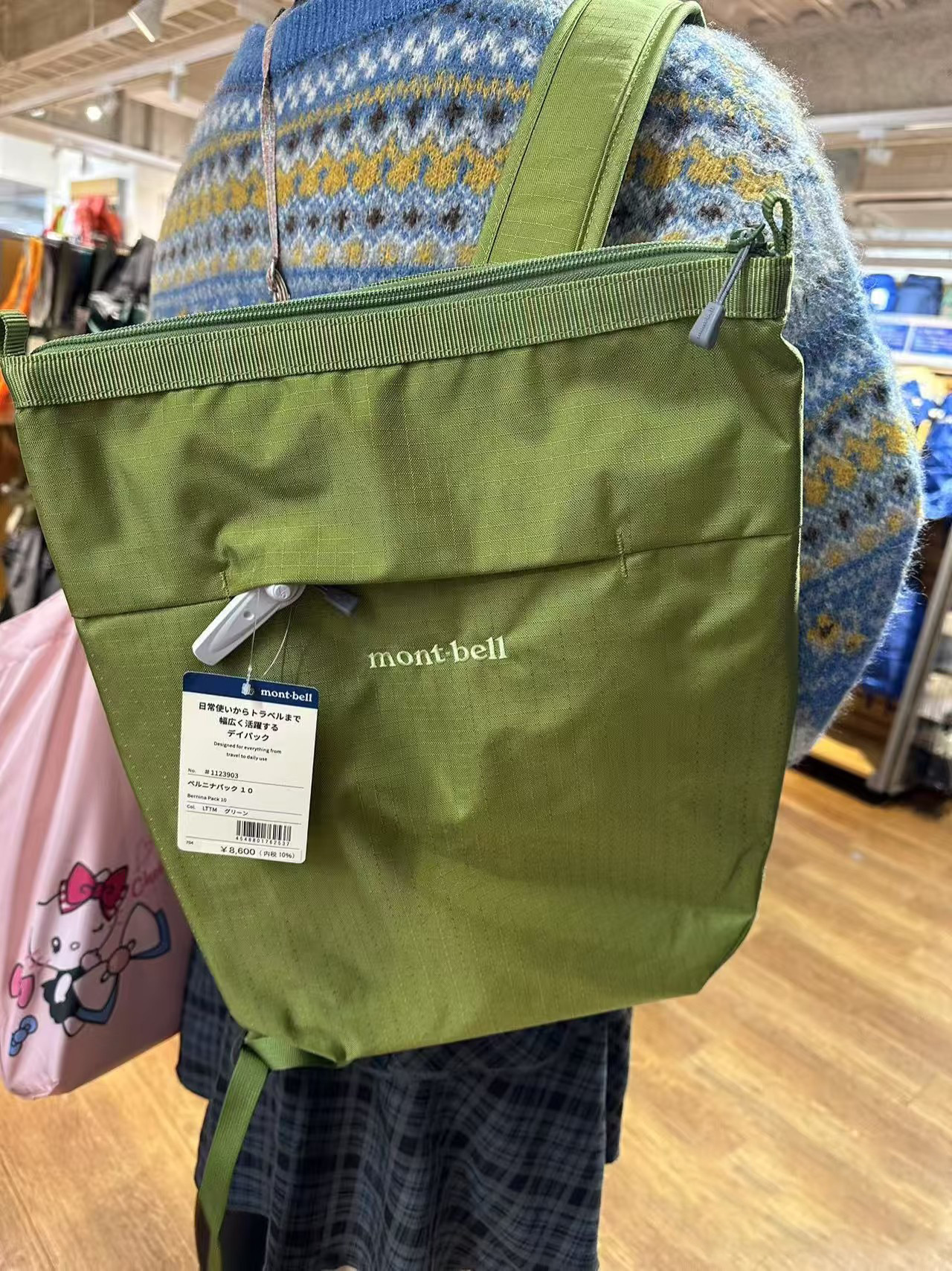 スポットモンベルバックパック女性のアウトドアレジャー旅行バッグコンピュータバックパック男の子 10L 大容量スクールバッグ