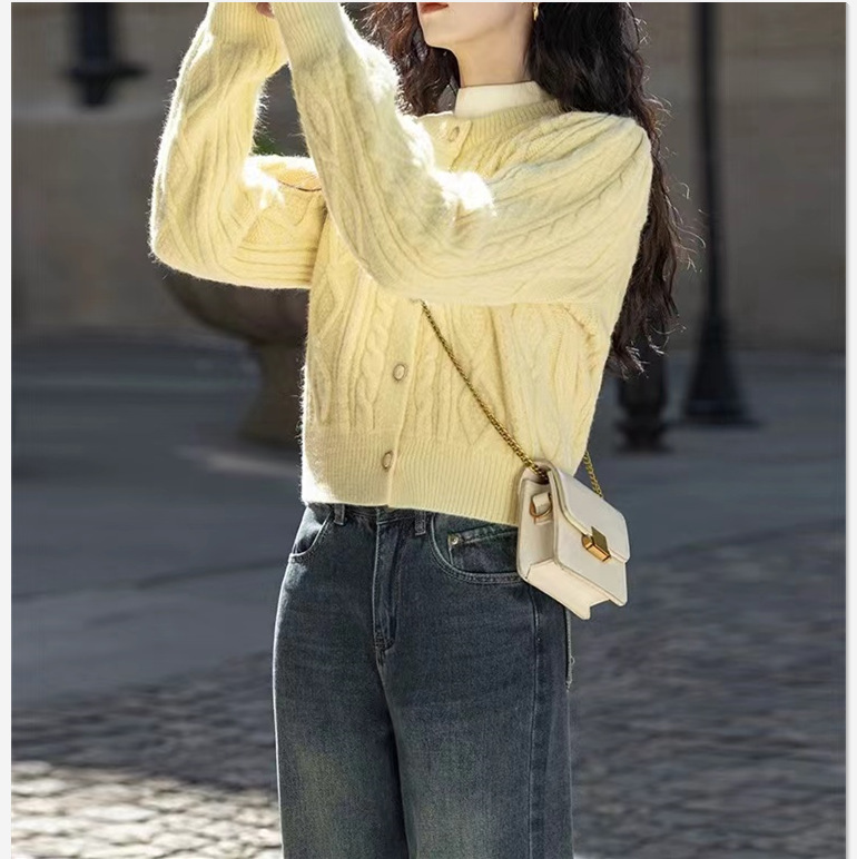 Cuello redondo de punto cardigan 2023 Otoño Nuevo estilo Coreano giro diseño flojo color sólido corto nicho suéter para las mujeres image 3