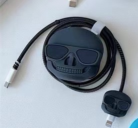 2024 nueva cubierta protectora de cabezal de carga rápida estándar británico de dibujos animados de 20W para cargador de Apple 20WPD plegable de tres enchufes