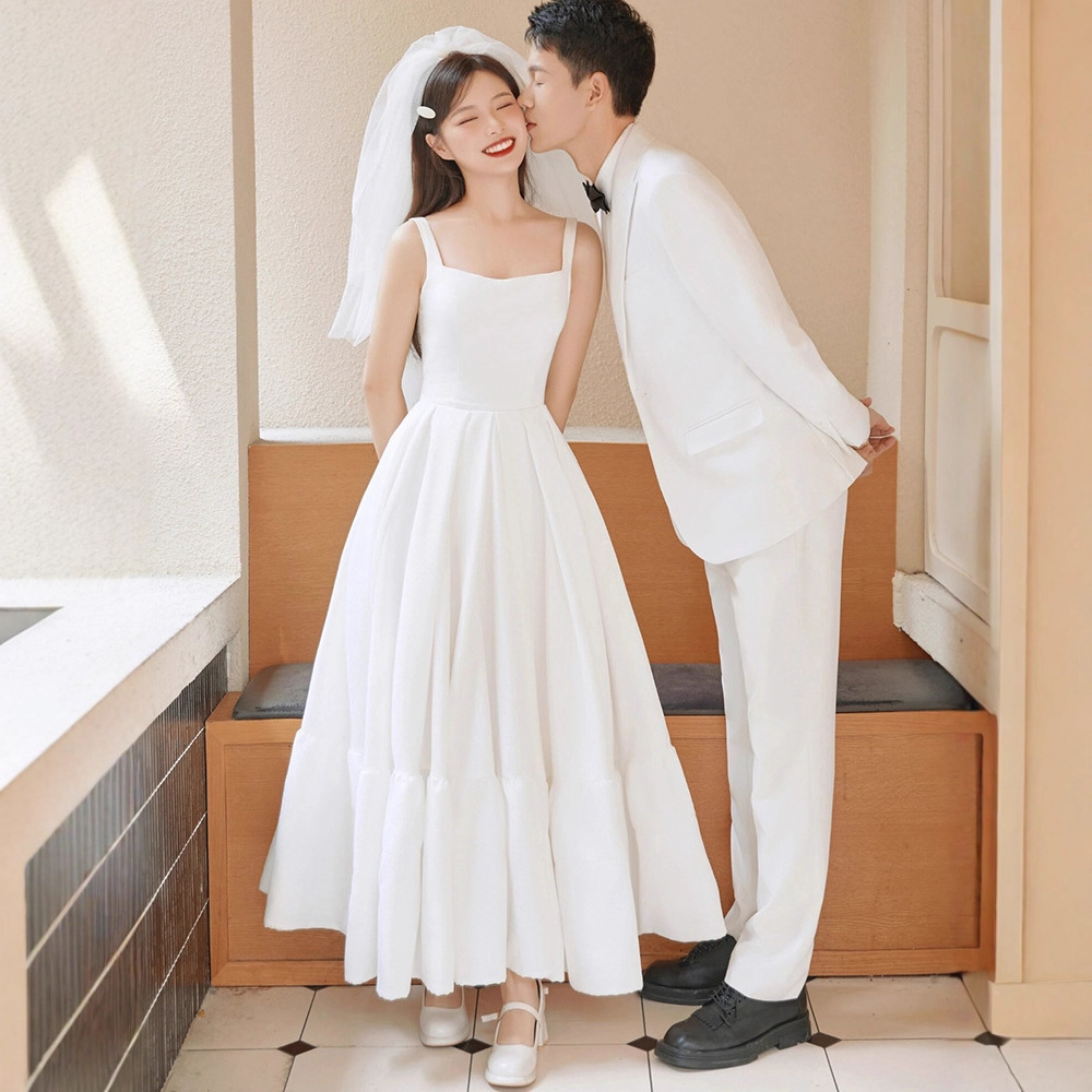 跨境批发白色吊带复古系轻婚纱户外旅拍小个子出门纱订婚日常礼服