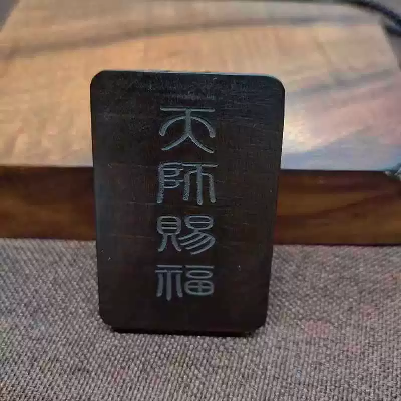 Double-sided pendant, carved props for beloved