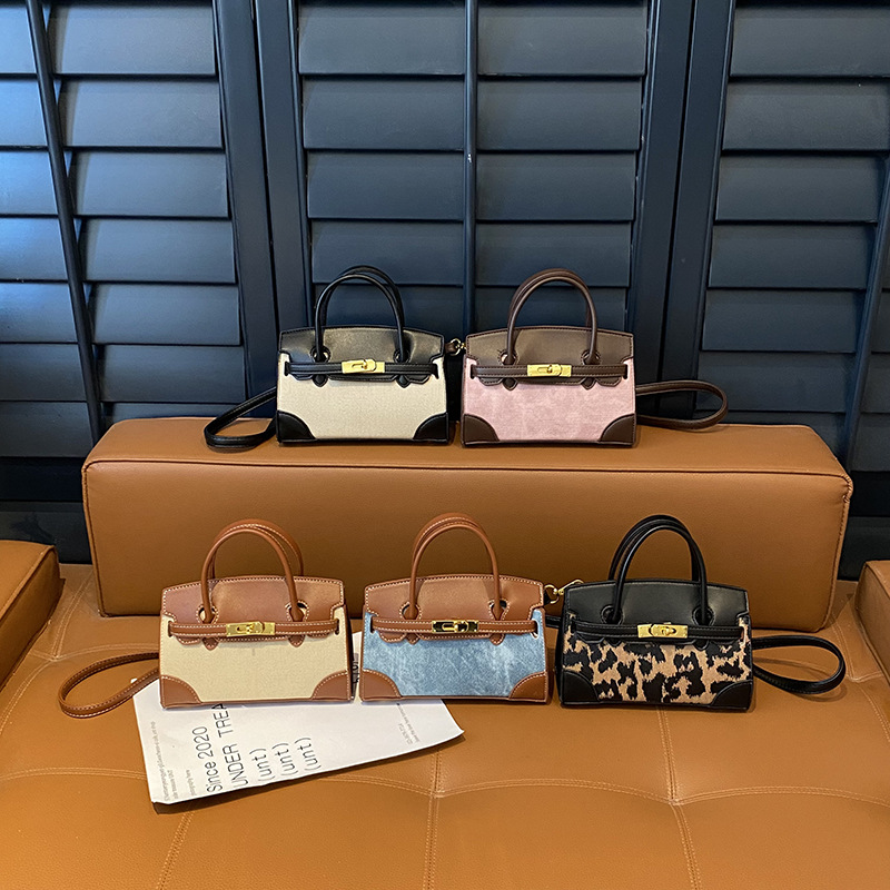 Bolsa de hombro de moda para niños y niñas de color contraste coreano simple mini bolso de mano para bebés inclinado 2025 nuevo tipo de niños portátiles
