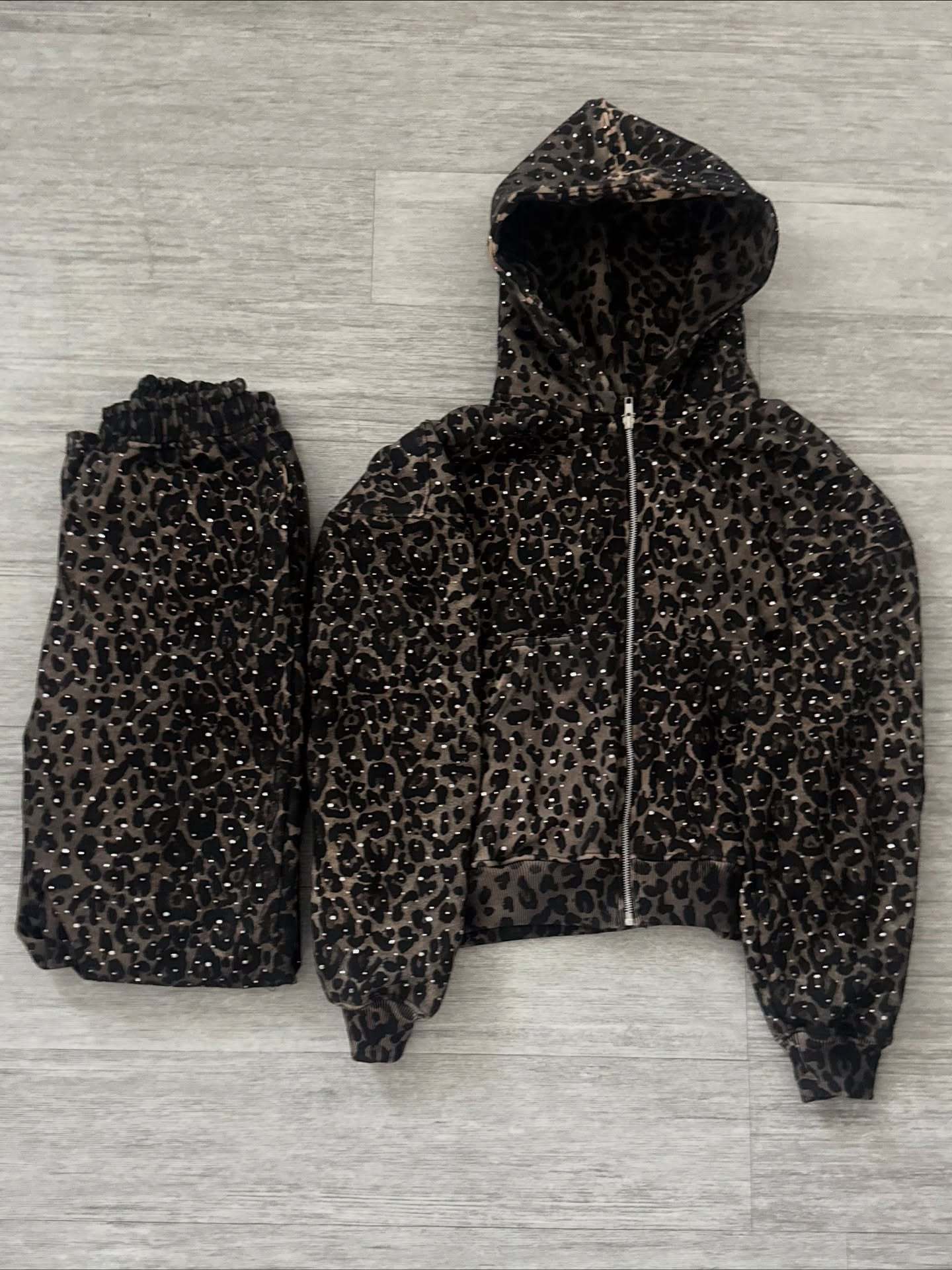 Vêtements pour femmes : Sweat à capuche unique à imprimé léopard avec motif rétro, pantalon décontracté ample, sweat-shirt unisexe._voghion.com