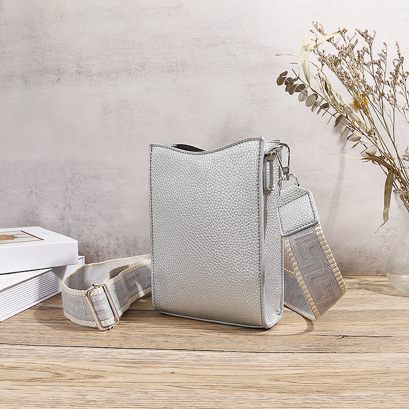 Nuevo bolso de tarjeta de todo fósforo de moda bolso de teléfono de mensajero con patrón de lichi cinturón de hombro ancho para mujer bolso de hombro simple de gran capacidad cuadrado