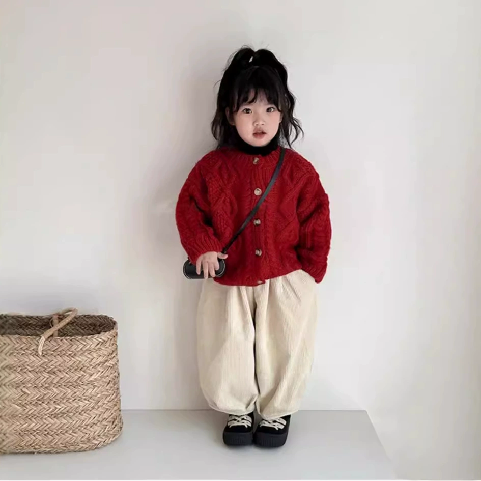 Новогодняя одежда, верхняя одежда для девочек, осенние и зимние детские красные праздничные трикотажные изделия, стильные кардиганы с воротником-стойкой для мальчиков.