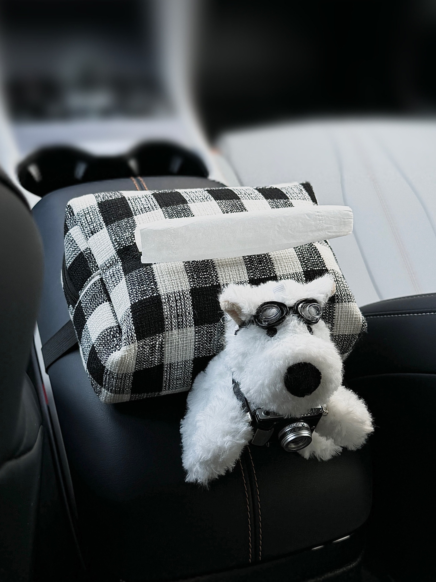 Creative and Cute West Highland Car Tissue Box, Car Interior Doll Armrest Tissue Box, High-End