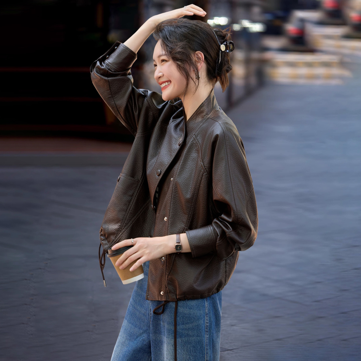 Women's stand-up collar leather jacket, autumn 2026 new popular hot style, short design for petite figures, PU leather top