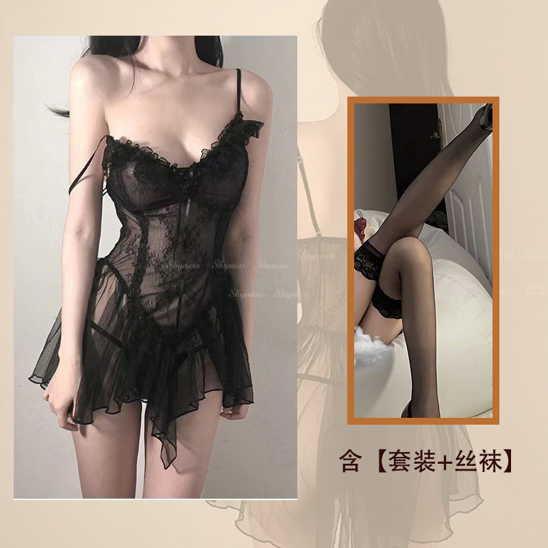 검은색 정장 + 검은색 스타킹