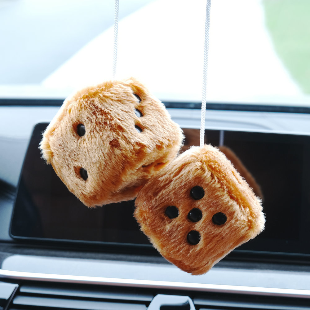 AliExpress Amazon deseo transfronterizo especial popular de peluche dados coche colgante dados accesorios coche colgante LOGO