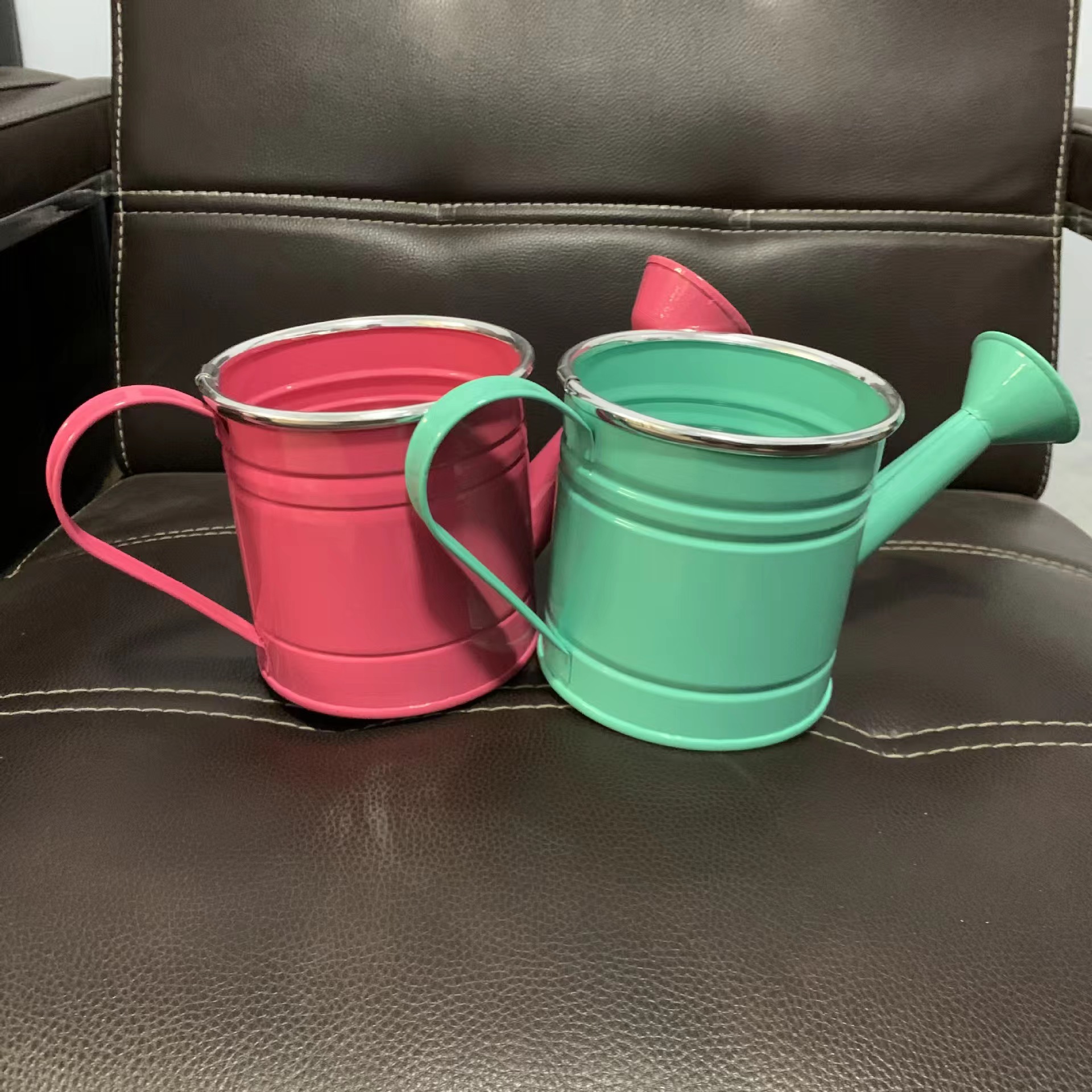 工厂供应铁皮花桶彩色园林浇花桶工艺铁皮桶迷你铁桶铁制圆桶