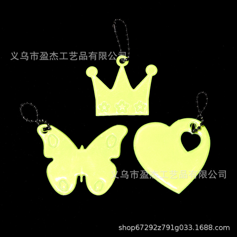 Colgante reflectante coroa mariposa en forma de corazón de seguridad de tráfico nocturno conjunto de llaveros bolso de estudiantes colgante
