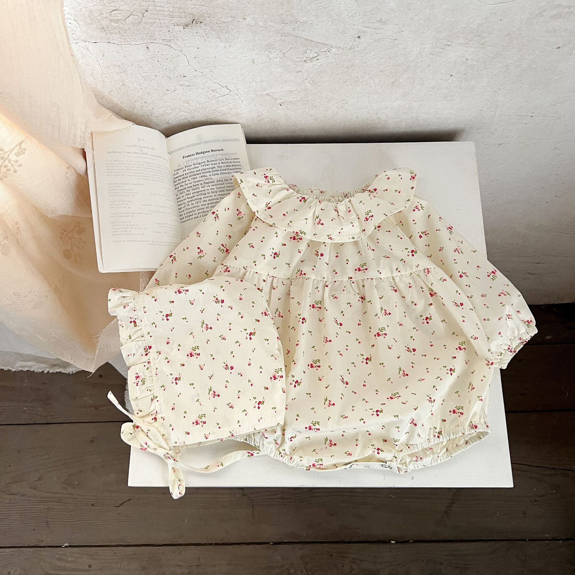 Estilo coreano niñas bebé Lotus collar floral con capucha mameluco ins recién nacido algodón suelto mono triángulo escalada