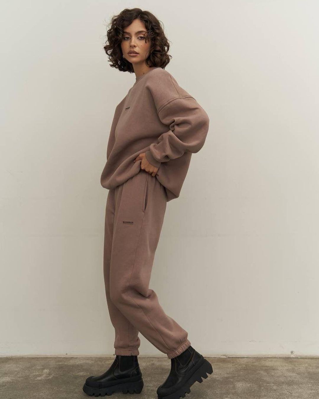 Damenbekleidung neuer Anzug mit langen Ärmeln und Rundhalsausschnitt, lässiges Sweatshirt, elastische Sporthose, zweiteiliger Anzug_voghion.com