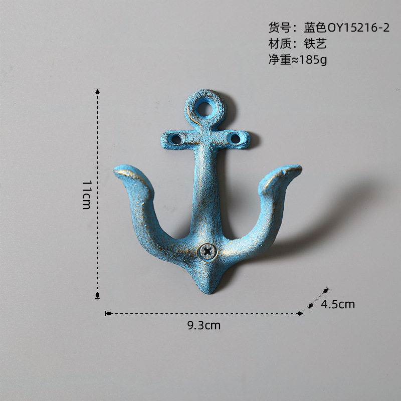 レトロな鉄の錨のフックの粗い砂利の質感の鉄芸の装飾品の壁は喫茶店のショーウインドーを飾って道具を撮影します。|undefined
