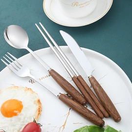 刀叉勺套装;保鲜盒、饭盒;勺、调羹