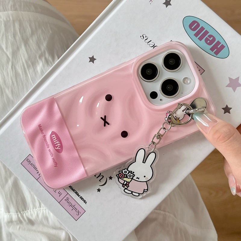 La expresión de oso plisado de niña es adecuada para iPhone16ProMax nuevo 15 funda para teléfono móvil Apple 13/14 hembra