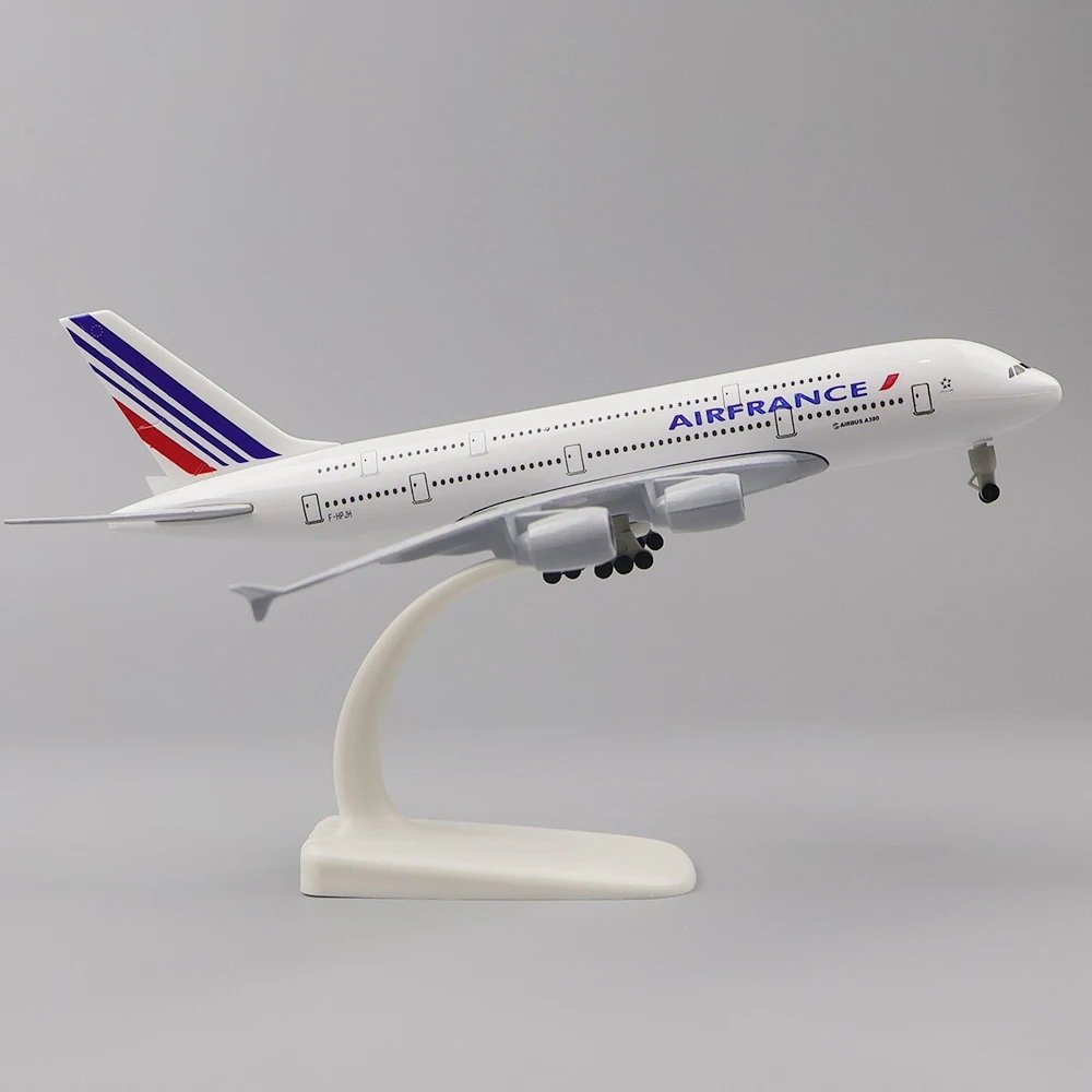 Modelo de avión de aleación de varios tamaños a380 Modelo de avión Airbus A380 Adornos de aviones de pasajeros Ventas de fábrica Productos calientes nacionales y extranjeros