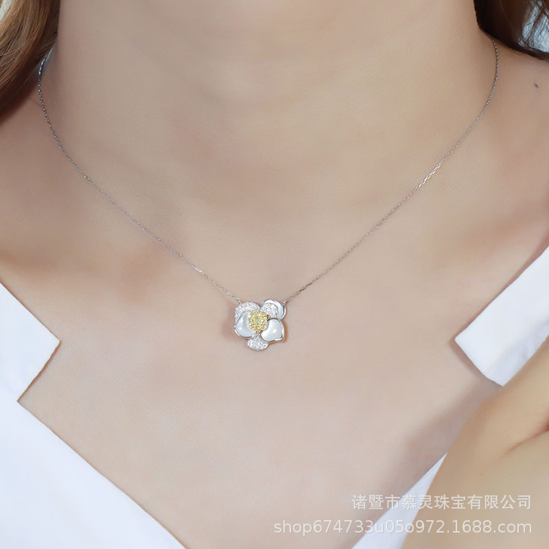 Muling jewelry 18K Diamond Pendant 38 Of diamond pendants Flower Huang Xiang suit