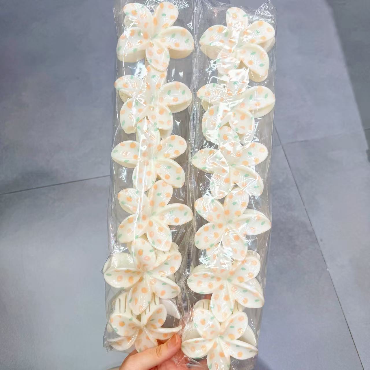 Europa y los Estados Unidos explotaron 8CM huevo flores clip de cabello de alta calidad para mujeres agarrar el cabello de tiburón color caramelo transfronterizo agarrar clip de cabello