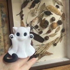 ミニ子猫の幽霊の置物怖いかわいいテーブルE面の雰囲気ハロウィーン感は彼女の猫にプレゼントします