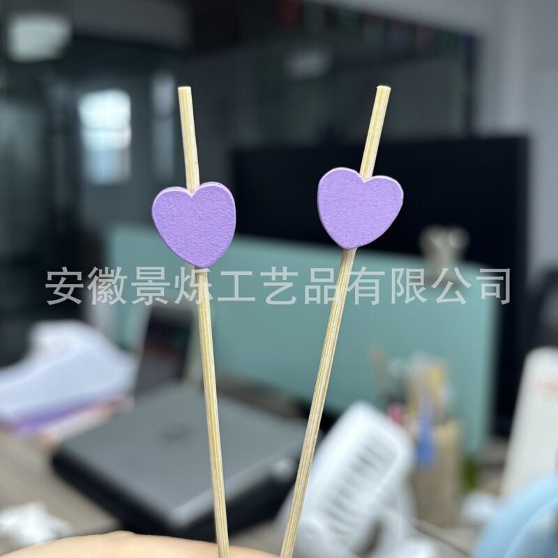 赤い愛のピンクの愛の果物の桃の心はバレンタインデーの七夕祭りの告白の季節のカクテルの装飾の竹の署名に署名します。|undefined