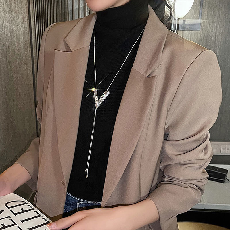 Estilo coreano Otoño e Invierno gran cadena de suéter femenino en forma de V de alto grado versátil calle hip hop elegante cadena de suéter de Cercanías de moda de las mujeres image 4