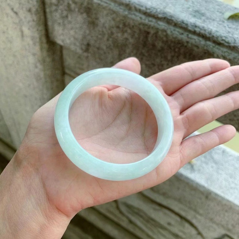 Vòng tay nữ đá tự nhiên màu xanh nhạt cao cấp – đường kính trong 52–64 mm chi tiết 4