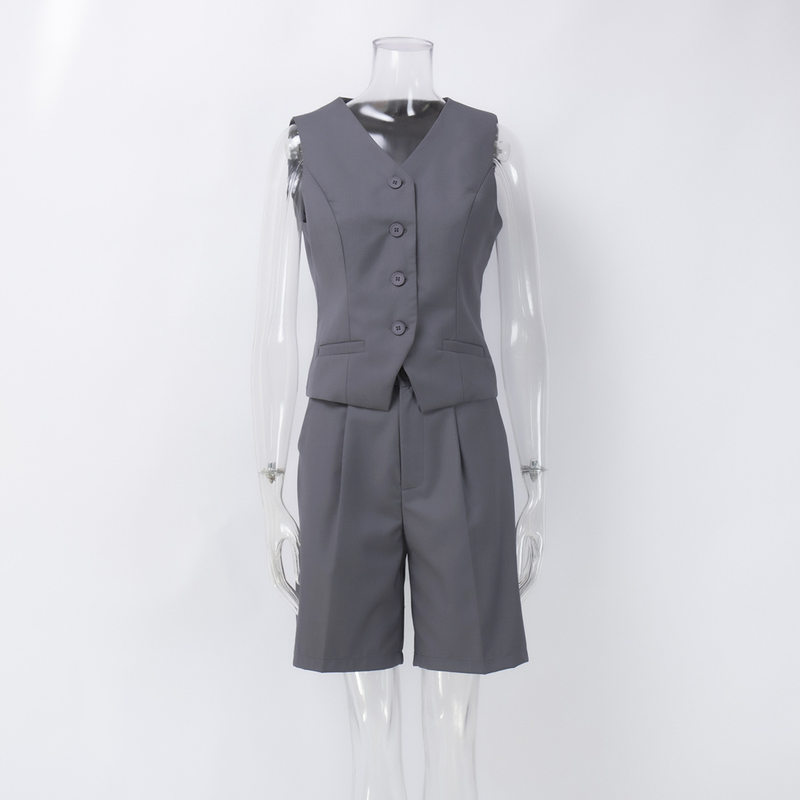Bộ vest nữ áo gile cổ V cài khuy một hàng kèm quần short ống thẳng — Màu trắng, Màu xám, Màu đen (thêm mới)