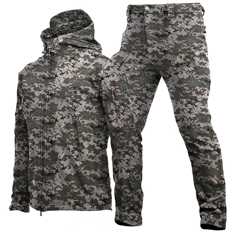 Piel de tiburón al aire libre con un conjunto de camuflaje de soldados especiales y ropa gruesa de caña de invierno y concha suave de tamaño grande pantalones de asalto