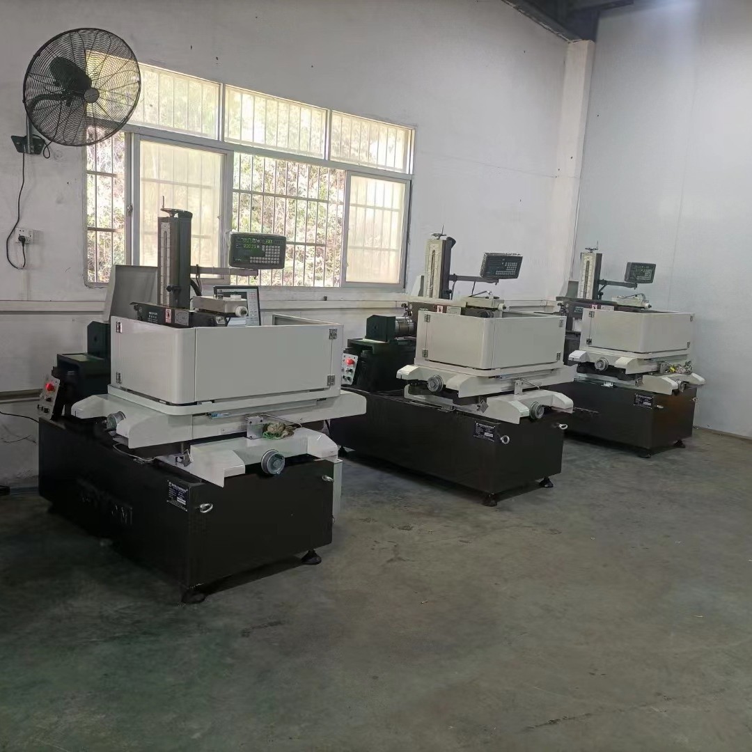 Suministro de máquina herramienta de alimentación de alambre de alta velocidad controlada por computadora amigable con el medio ambiente DK7745