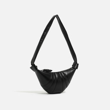 2025秋冬新款复古小众可颂牛角包牛皮饺子包时尚单肩斜挎法棍女包