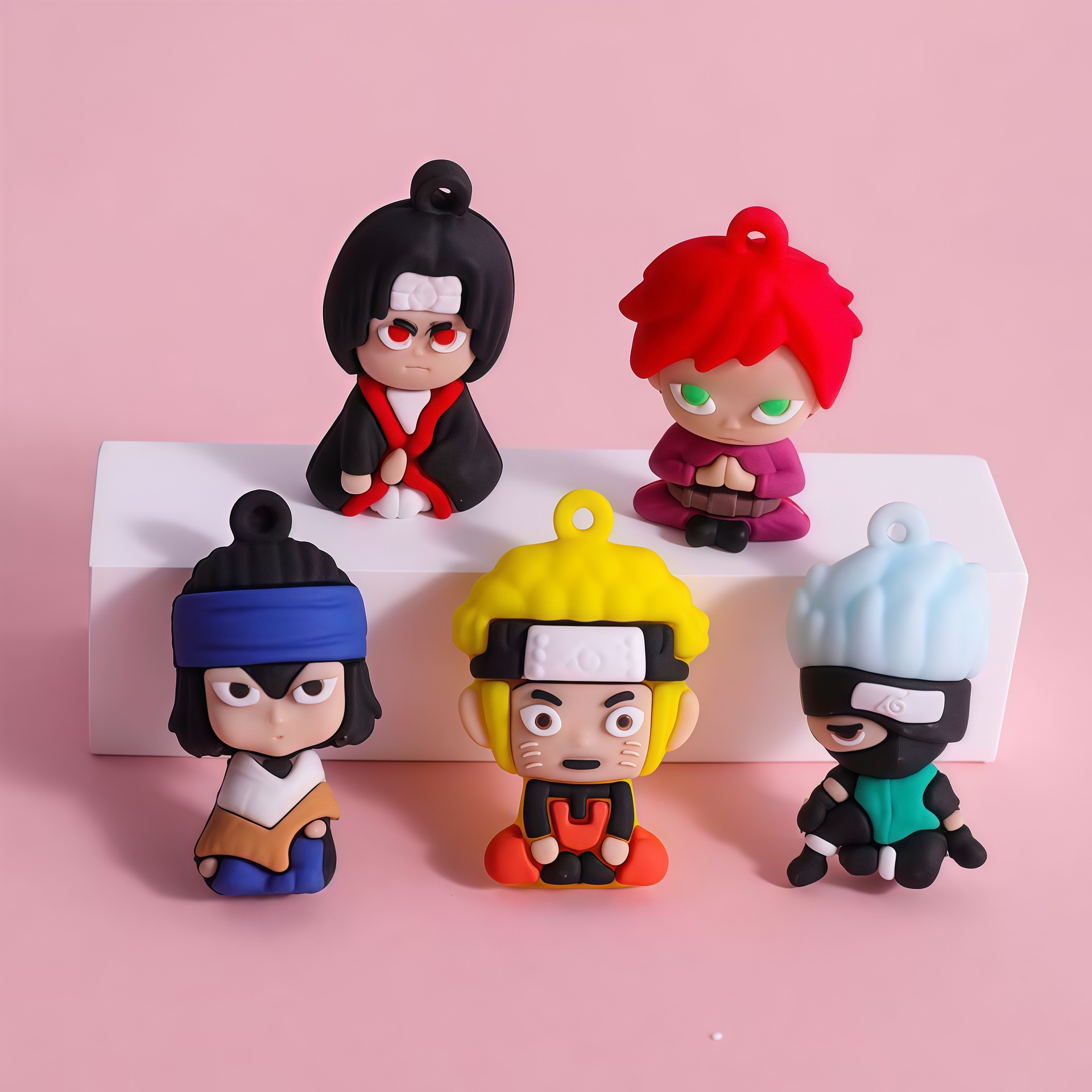 Nuevos productos transfronterizos Naruto llavero de dibujos animados colgantes de automóviles llavero de muñeca de goteo de goma accesorios de bolsas escolares pareja