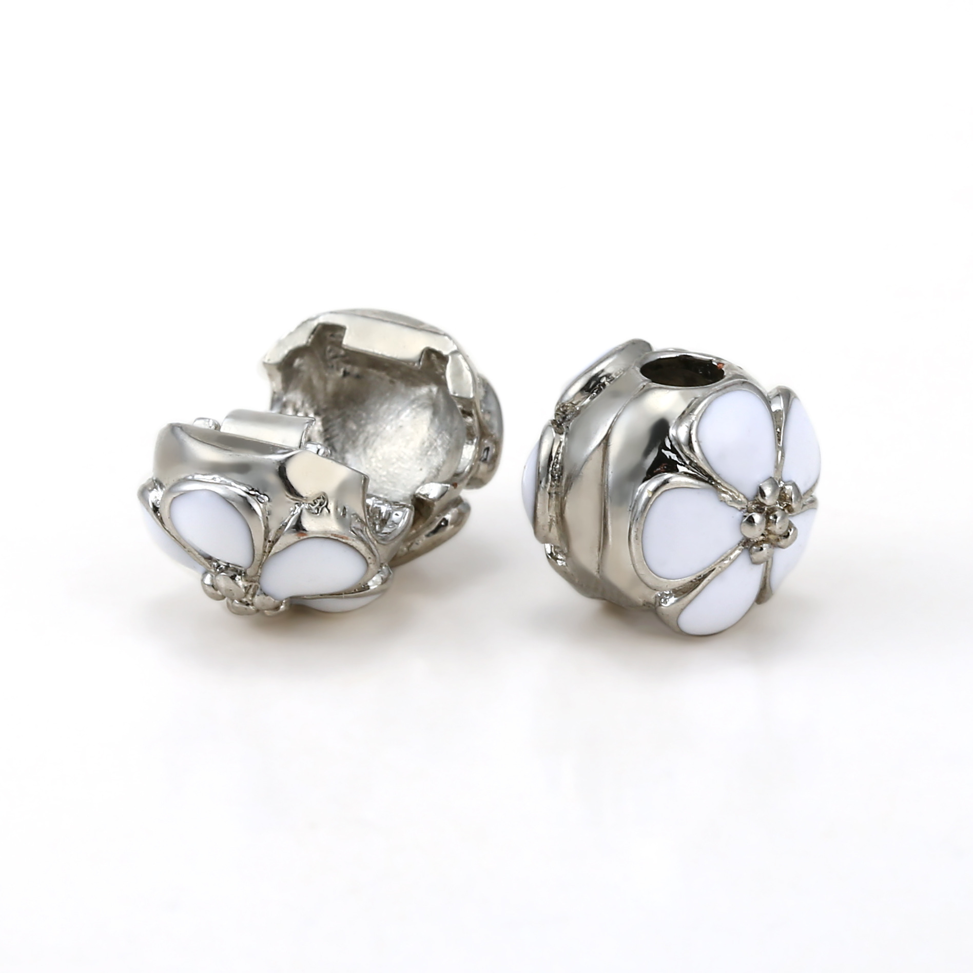 シルバー亜鉛合金Cilpバックルは、ブランドのオリジナルブレスレットに適しています。