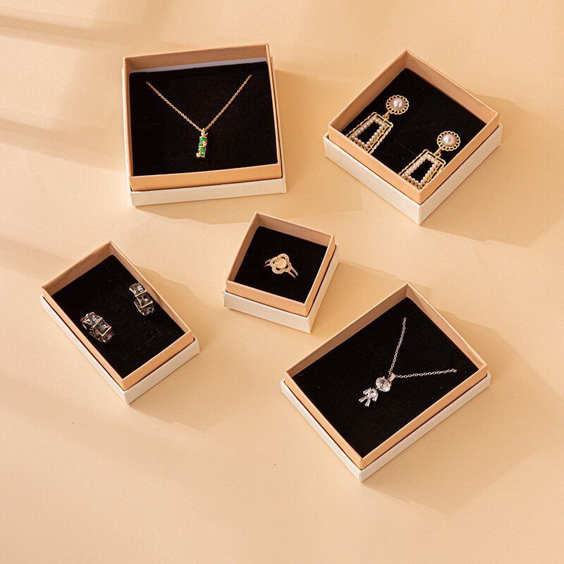 Fábrica en stock blanco rosa joyería caja anillo pendientes collar pulsera joyería fresca caja de embalaje