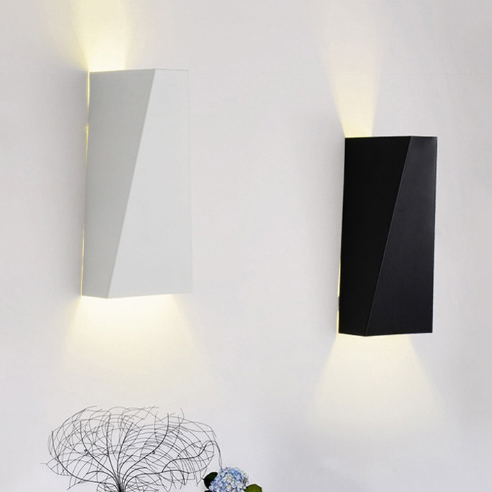 Nuevo nórdico LED lámpara de pared de hierro moda cálido pasillo estudio dormitorio lámpara moda arte hierro sala de estar lámpara de pared