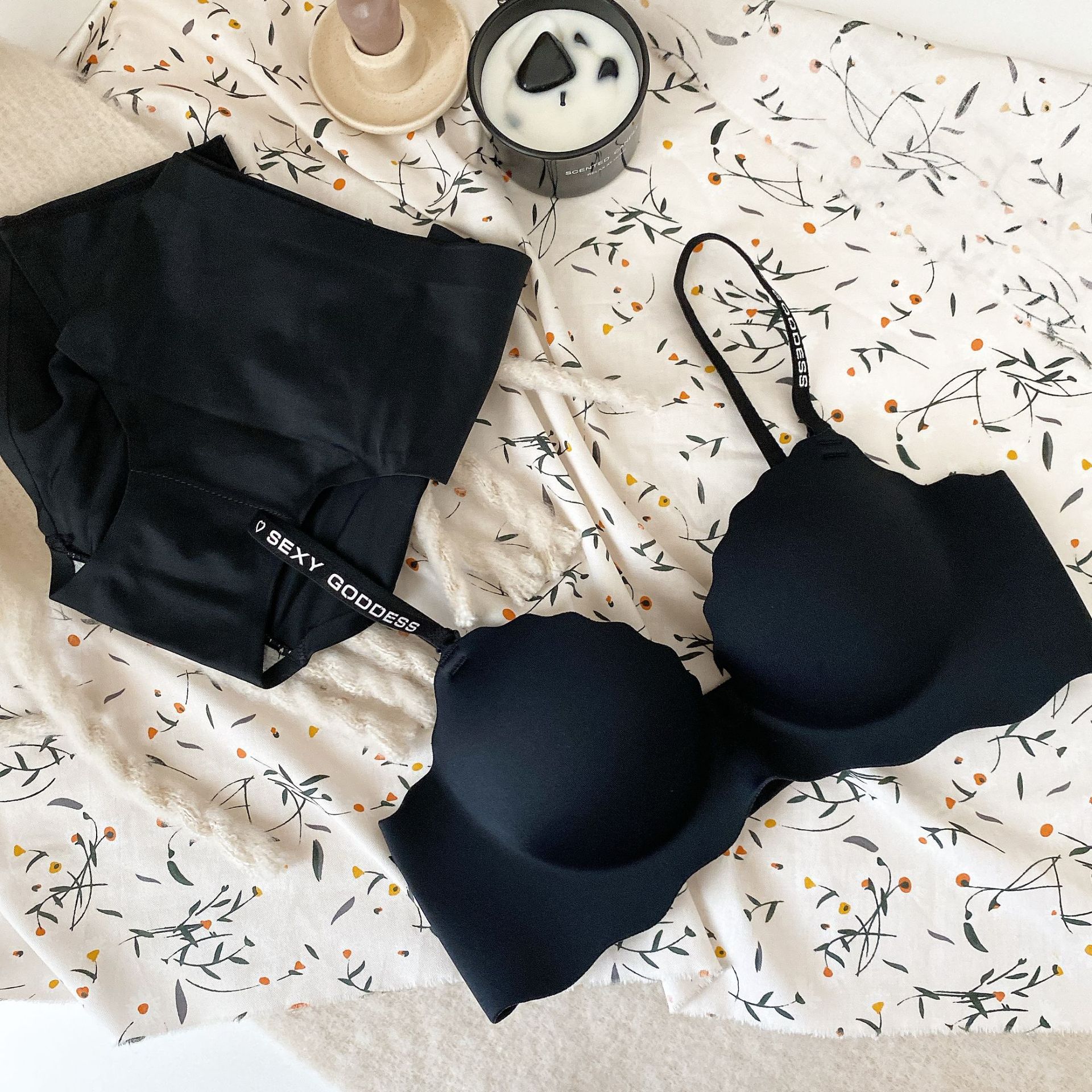 Una pieza de ropa interior de pecho delgado de niña sin costuras reunida, sin anillo de acero, cómodo, anti-flacidez, sujetador de pecho