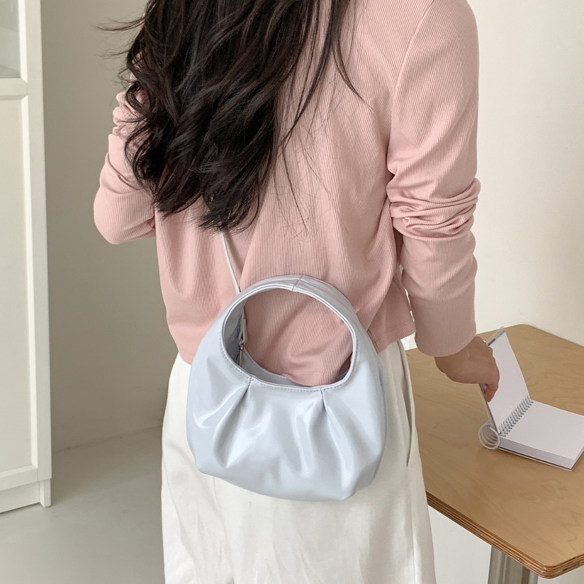 2026 Pleated Handbag Luxury Fashion Versatile Cloud Mini Bag Niche Soft Leather Women's Crossbody Bag - Thumbnail 4