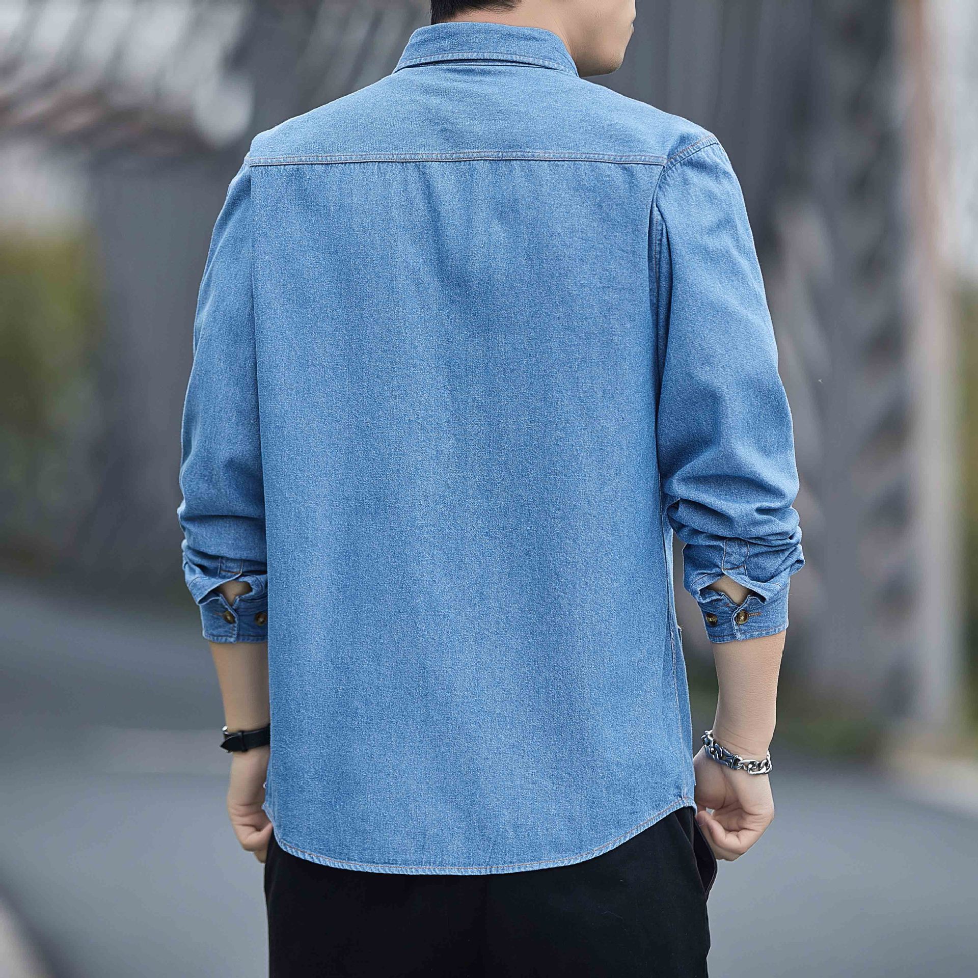 Frühling und Herbst: Neue, lässige Herrenhemdjacke aus reiner Baumwolle im Hongkong-Stil mit langen Ärmeln und Denim-Oberteilen._voghion.com
