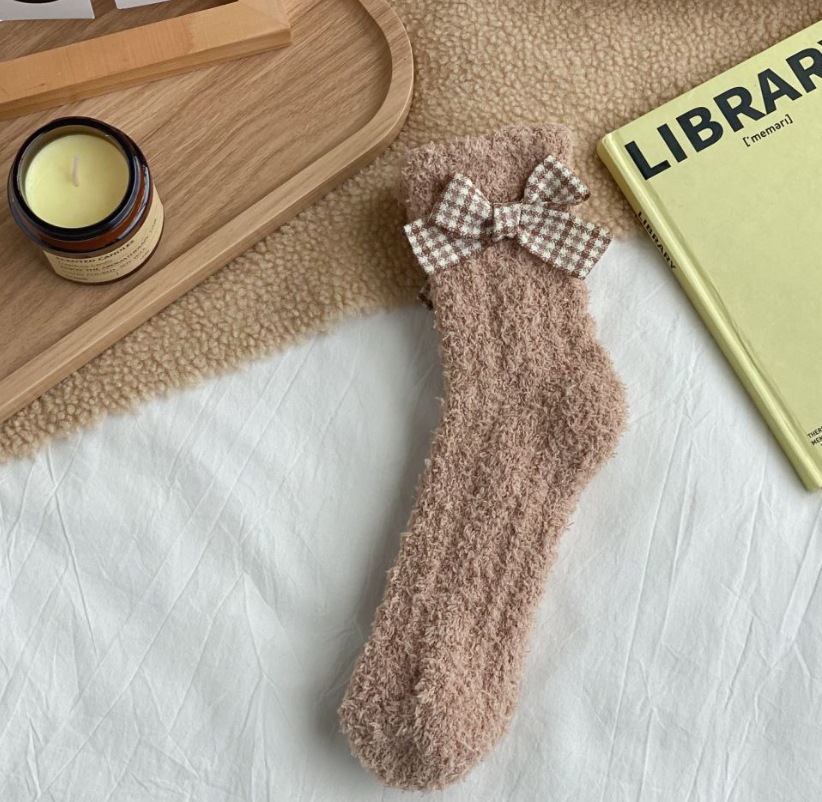 Calcetines de Piso de Tubo Medio para Mujer de Terciopelo de Coral Engrosados y Transpirables para Invierno y Hogar