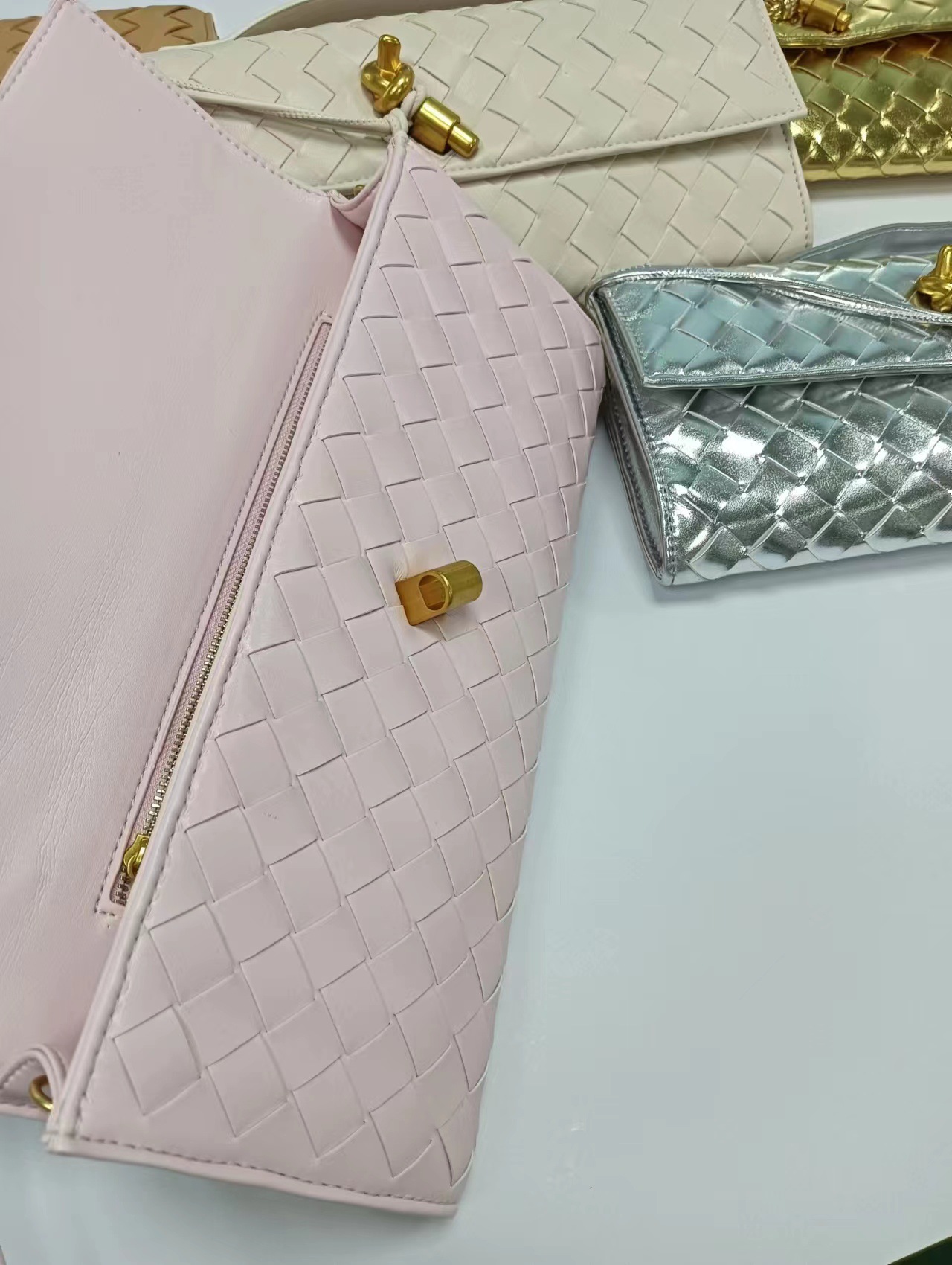 Túi clutch da bò dệt thủ công phong cách Pháp đeo chéo một bên vai — Cà phê, Trắng be, Xám nhạt, Xanh cỏ chi tiết 14