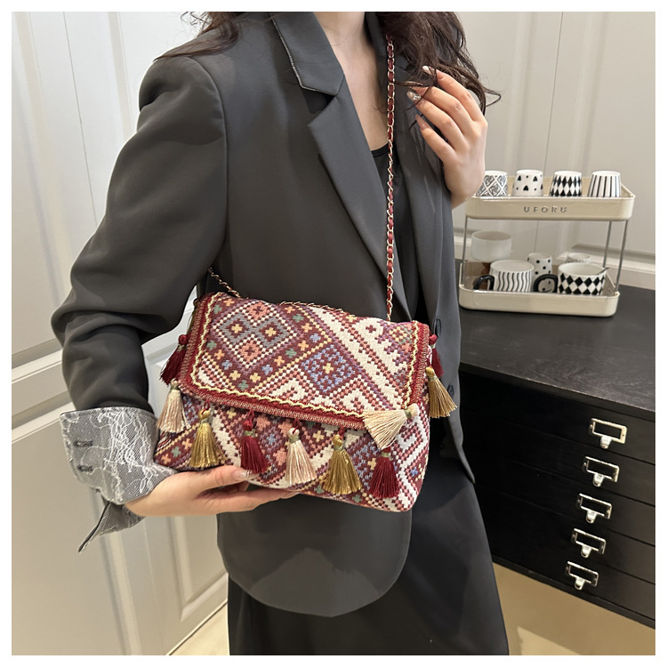336g Weight Flip Cover Closure Type Single Shoulder Strap Strap Type Shoulder Bag Bags Type Casual, Holiday Occasion Cloth Material Geometric Pattern All Seasons Season Women's Gender Elegant, Ethnic Style Style Square Shape Women's Cloth Geometric Elegant Ethnic Style Square Flip Cover Shoulder Bag 15