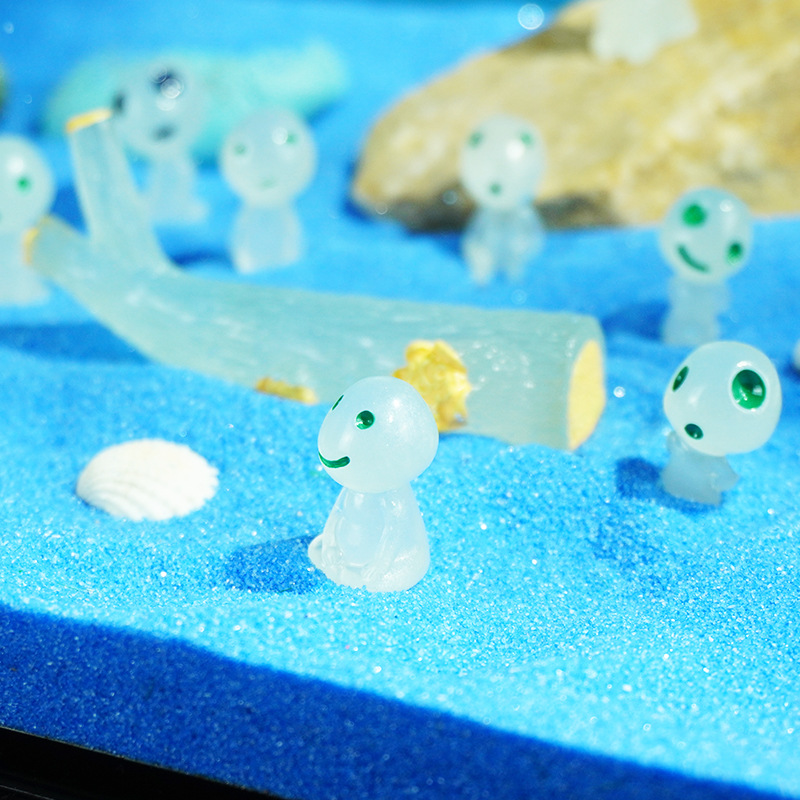 Venta caliente micro paisaje luminoso princesa Mononoke pequeños adornos resina creativa brillante muñeca alienígena pequeño árbol elfo