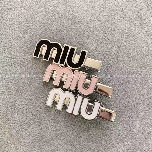 Meiqiu Li super gentle letter Miu hair clip, fashionable trendy exquisite versatile internet-famous geometric duckbill clip hair accessory for women