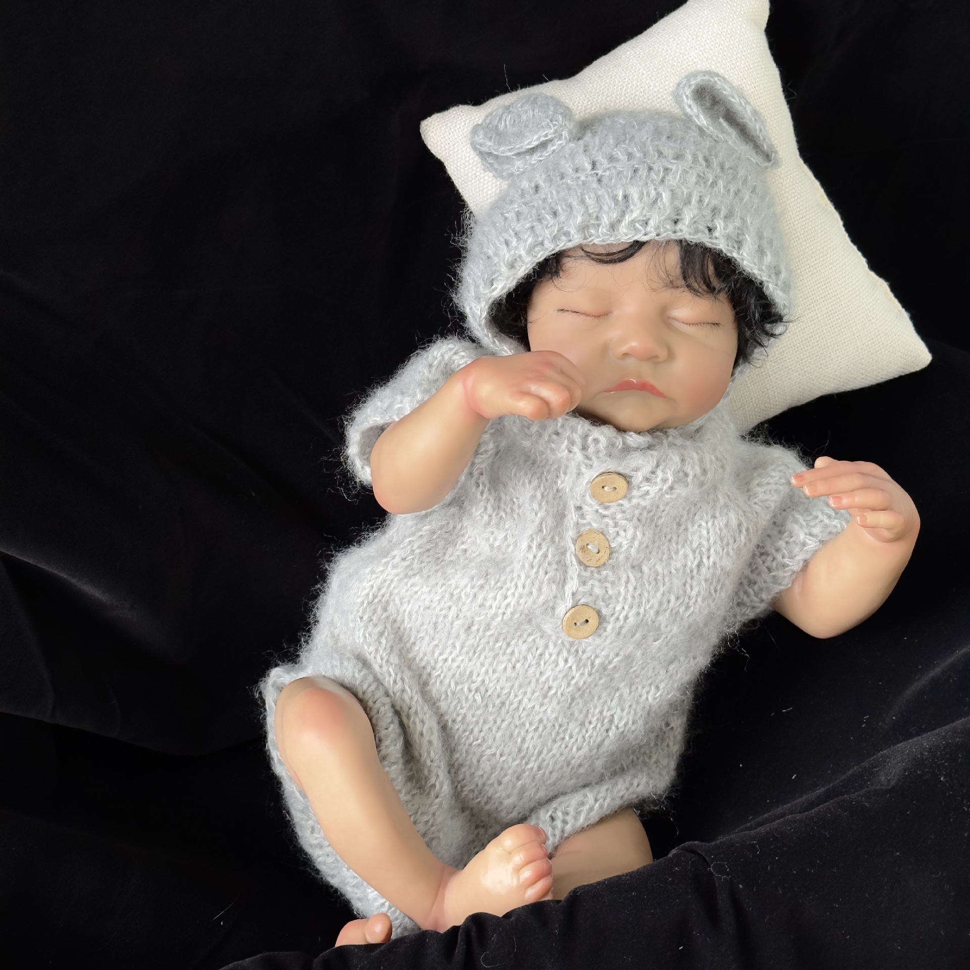 19 pulgadas simulación bebé renacido muñeca levi marrón piel lindo bebé de una sola pieza de entrega