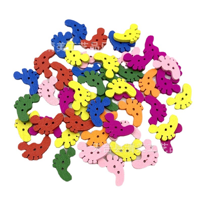 22*18mm de dibujos animados coloridos pies forma botones de madera lindo dibujos animados pequeñas huellas botones de madera 50 unidades un paquete